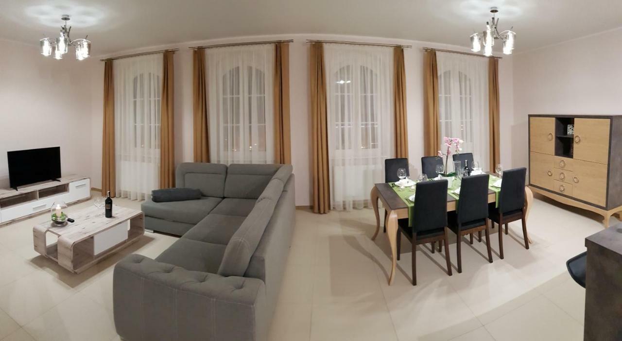 Apartamenty แอลบลอง ภายนอก รูปภาพ